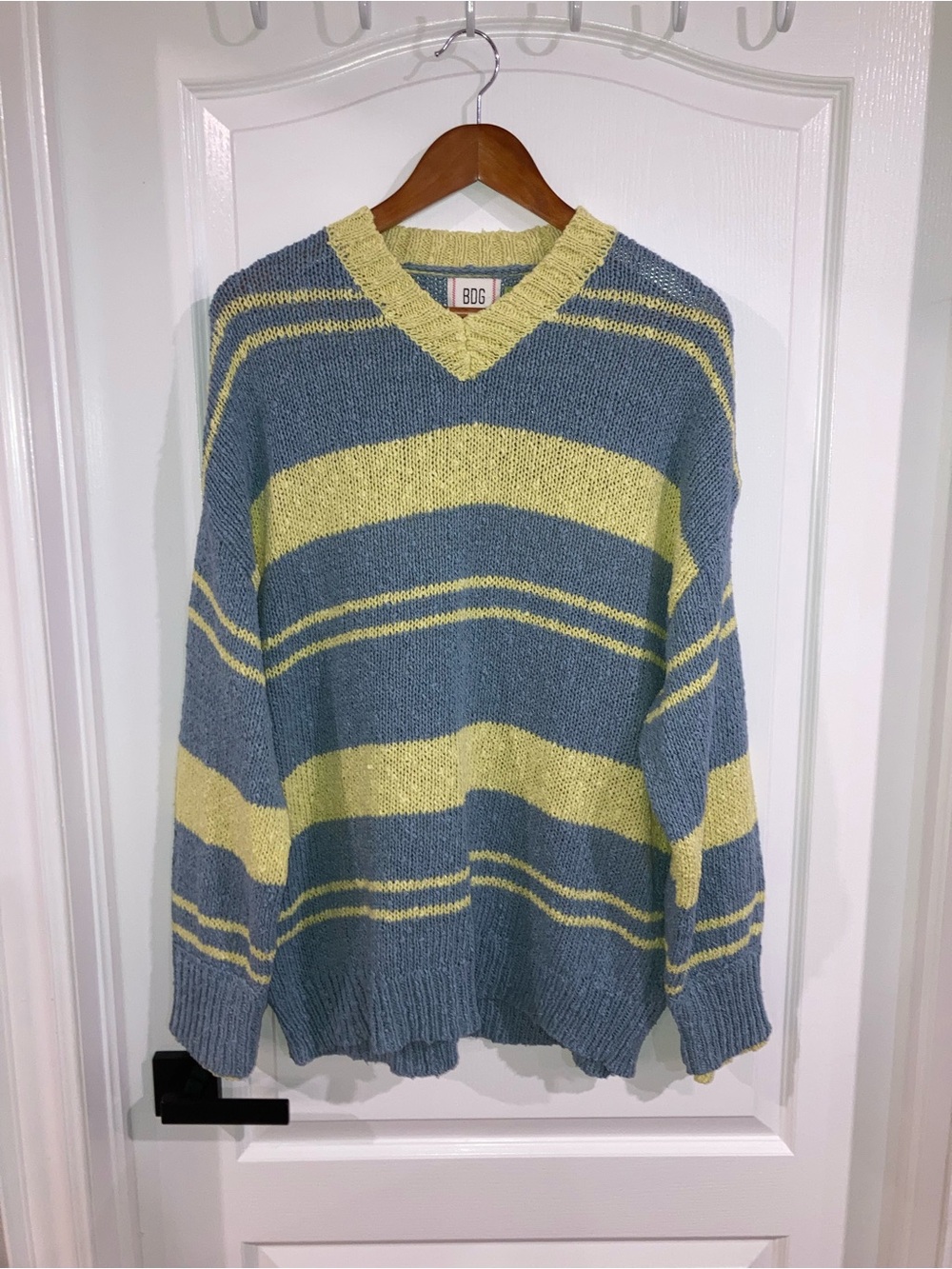BDG Blue & Yellow V-Neck Striped Knit Sweater - size L
